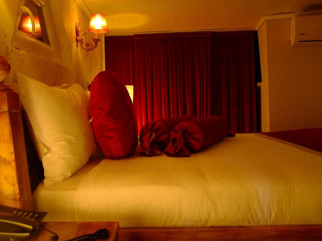 Hotel Ishakpasa Konagi Истанбул Стая снимка